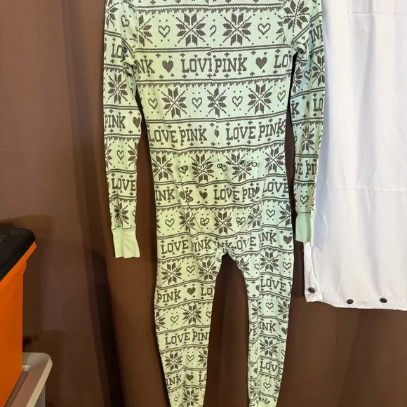 VS PINK Mint Thermal Onesie Pajamas Fair Isle Snowflake – Size S Rare